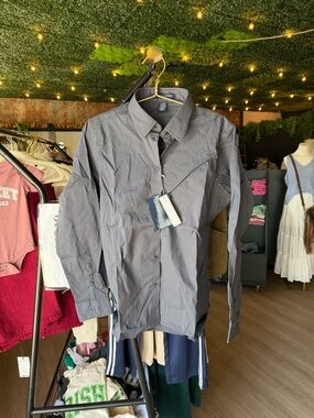 Devon & Jones Women’s Gray Check Button-Up Shirt A090